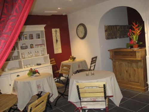 Hotel Saint Yves 2*